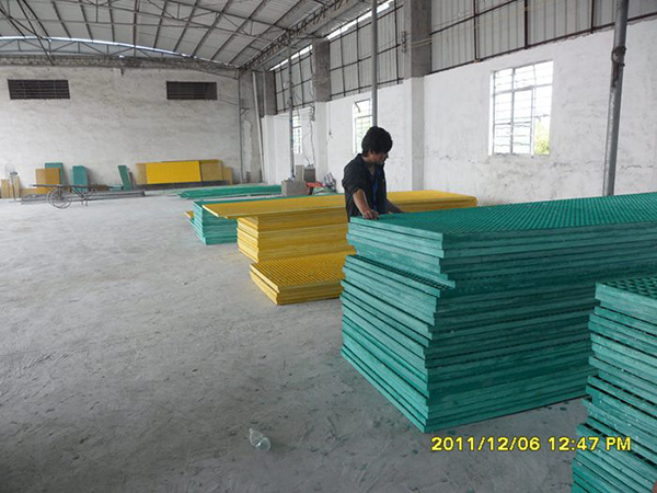 大量生产销售玻璃钢格栅